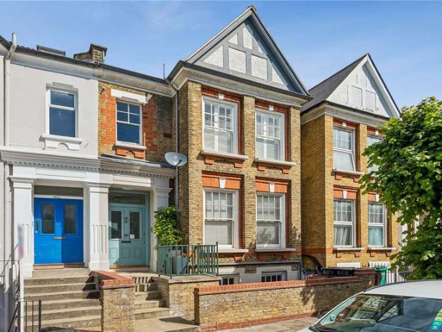 Flat for sale in Stamford Hill, Greater London