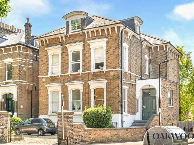 Flat for sale in West Hackney, Upper Clapton