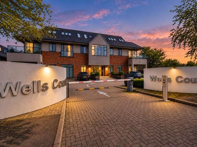 Flat for sale in Sheerwater, Woking