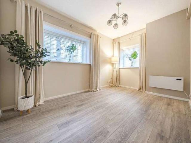 Flat for sale in Guildford Park, Westborough