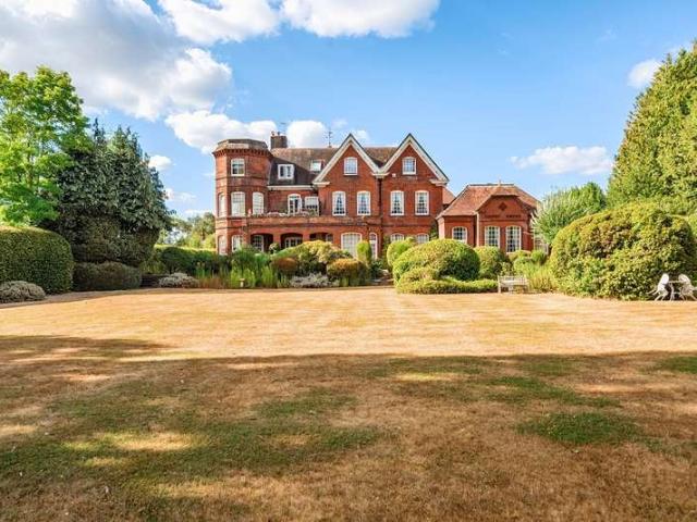 Flat for sale in Shalford, Westborough