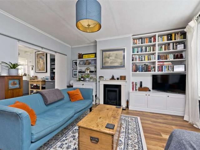 Flat for sale in Tolworth, Greater London