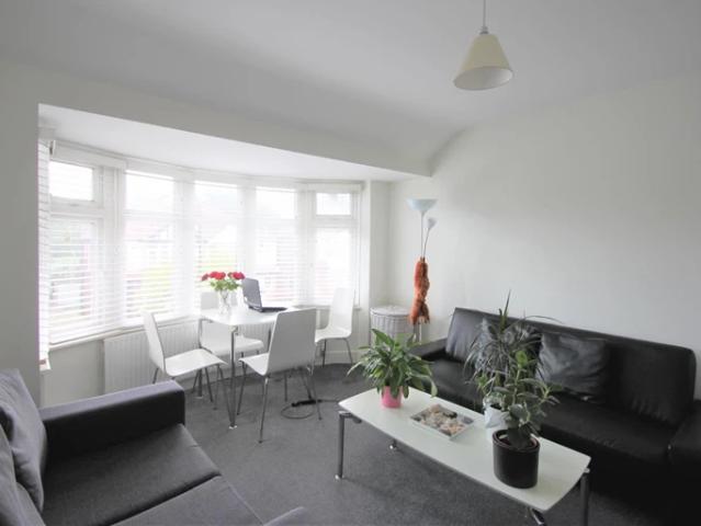 Apartment for rent in London Borough of Ealing, Park Royal