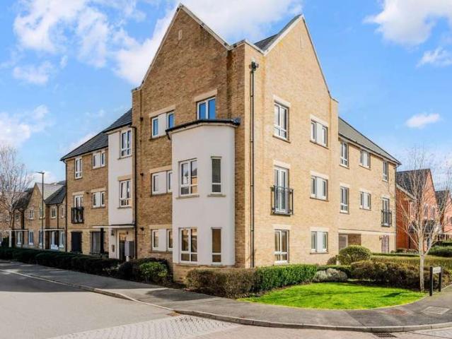 Flat for sale in The Wells, Surrey