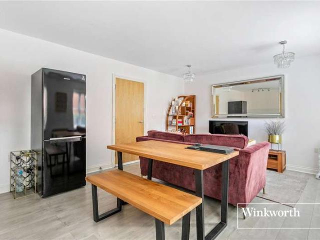 Flat for sale in Friern Barnet, Greater London
