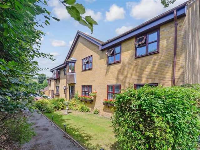 Flat for sale in The Butts, Kent