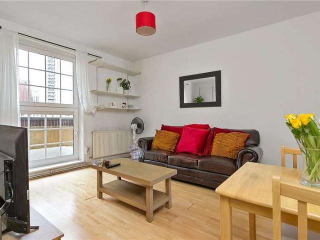 Flat for sale in Hoxton, Greater London