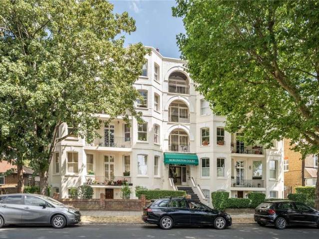 Flat for sale in London Borough of Hounslow, Strand