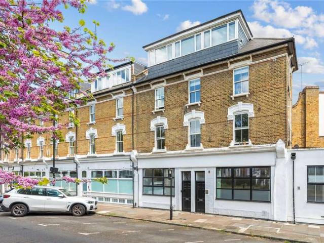 Flat for sale in Stoke Newington, Greater London