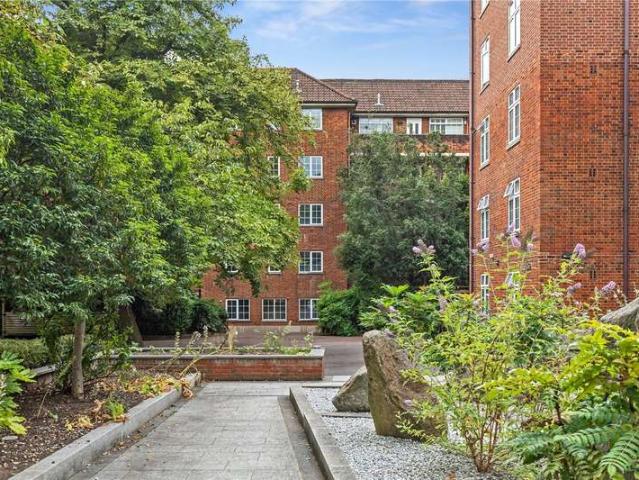 Flat for sale in Islington, Canonbury