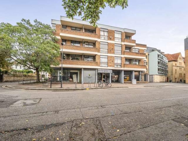 Flat for sale in Holywell, The Slade