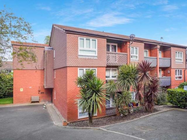 Flat for sale in Tulse Hill, Greater London