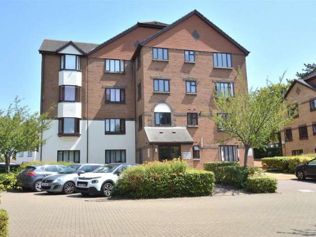 Flat for sale in Red Hill, Surrey