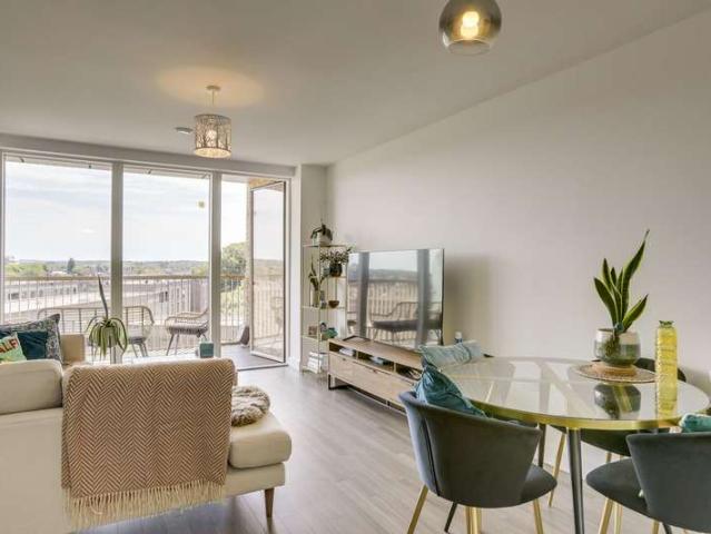 Flat for sale in London Borough of Lewisham, Ladywell
