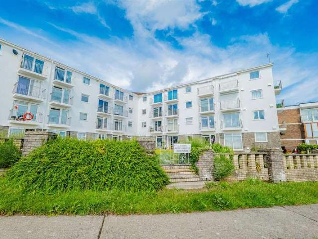 Flat for sale in The Knap, Barry