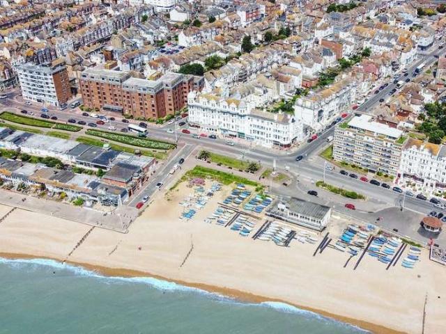 Flat for sale in Central, Heathlands