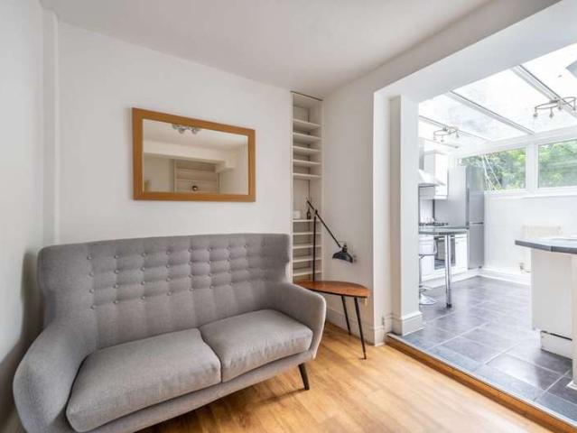 Flat for rent in Ladbroke Grove, North Kensington