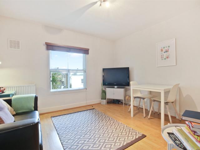 Apartment for rent in Albury Court, Greater London