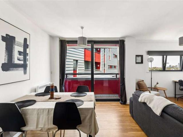 Flat for sale in Finsbury Park, Greater London