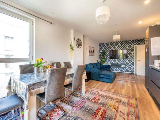 Flat for sale in Upton Park, Upton Park