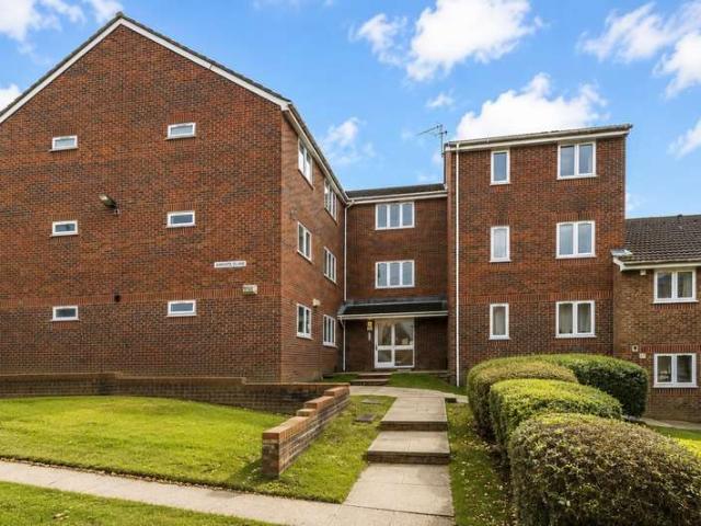 Flat for sale in Old Malden, Greater London