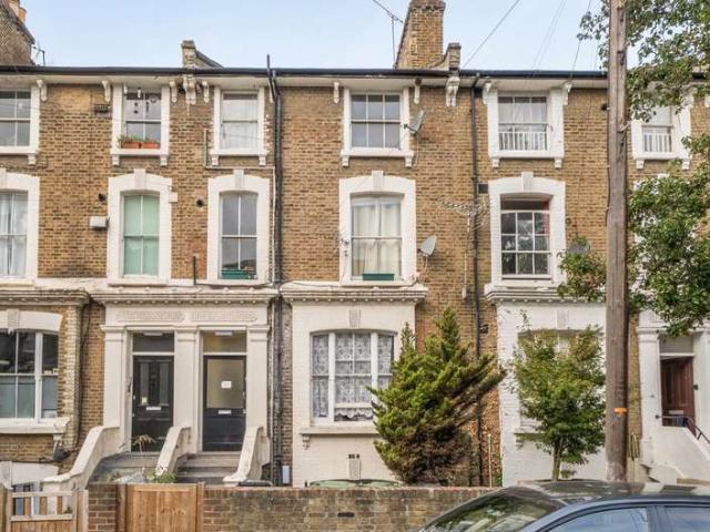 Flat for sale in London Borough of Hammersmith and Fulham, Greater London