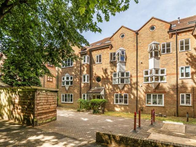Flat for sale in Greater London