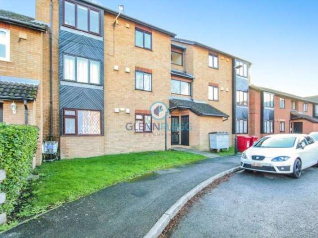 Flat for sale in Slough