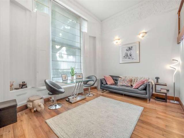 Flat for sale in Maida Vale, Greater London