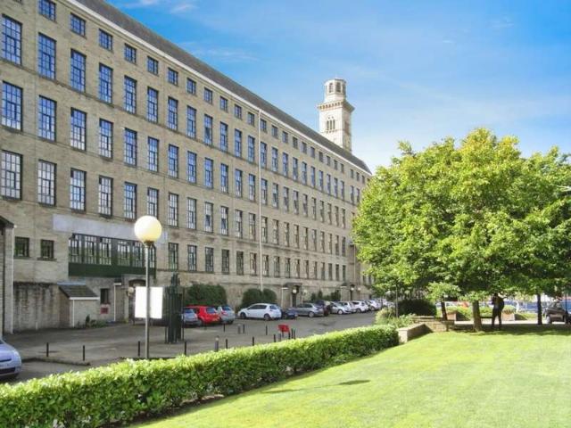 Flat for sale in Baildon, West Yorkshire