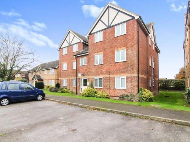 Flat for sale in Slough