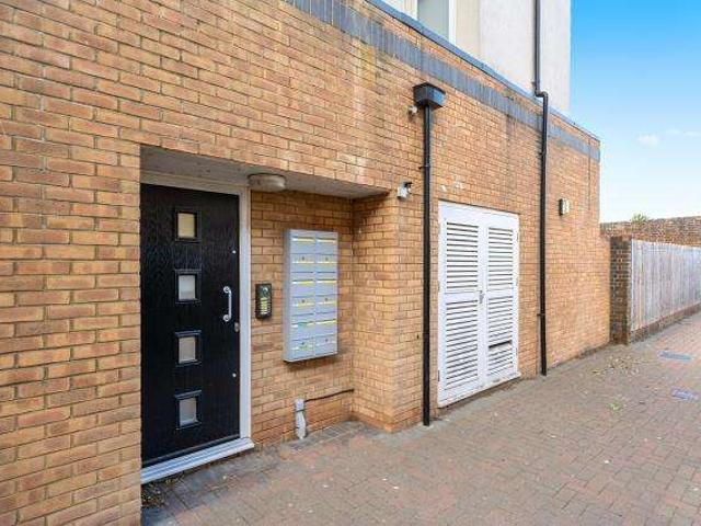 Flat for sale in Bedgrove, Aylesbury