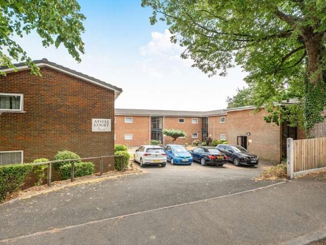 Flat for sale in Sevenoaks, The Butts