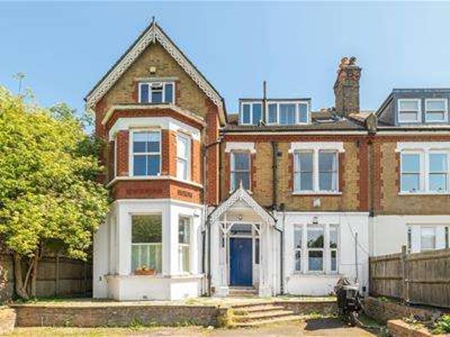 Flat for sale in Tulse Hill, Greater London