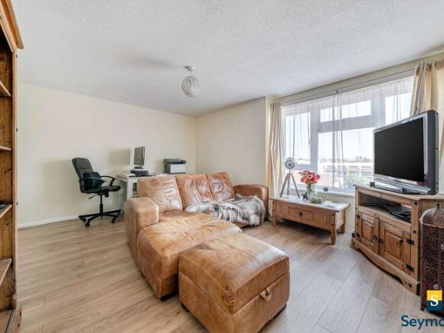 Flat for sale in Guildford Park, Westborough
