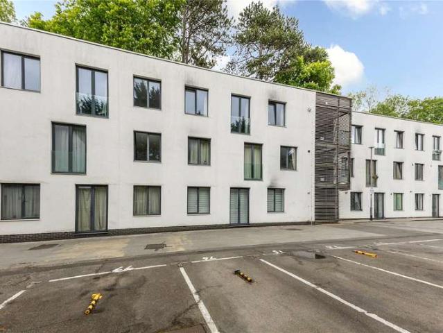 Flat for sale in Hillview, Surrey