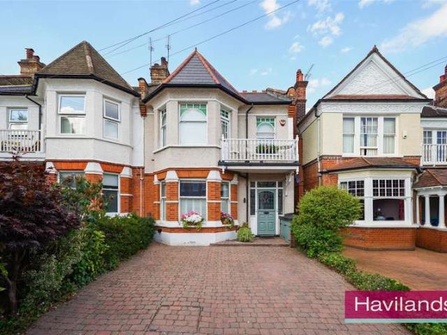 Flat for sale in Winchmore Hill, Greater London
