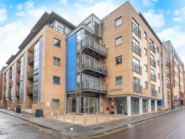 Flat for sale in Kingsdown, Feckenham