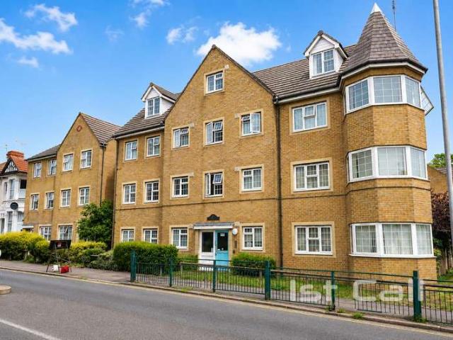 Flat for sale in Kursaal Estate, Alton Barnes