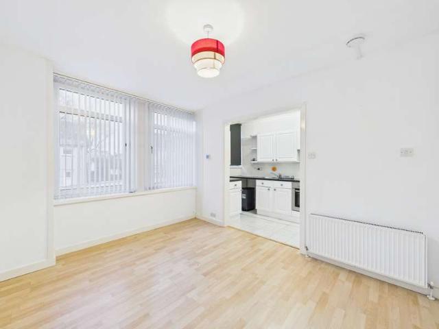 Flat for sale in New Cumnock, Scotland