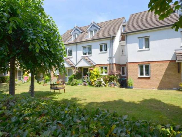 Flat for sale in Lower Halliford, Surrey