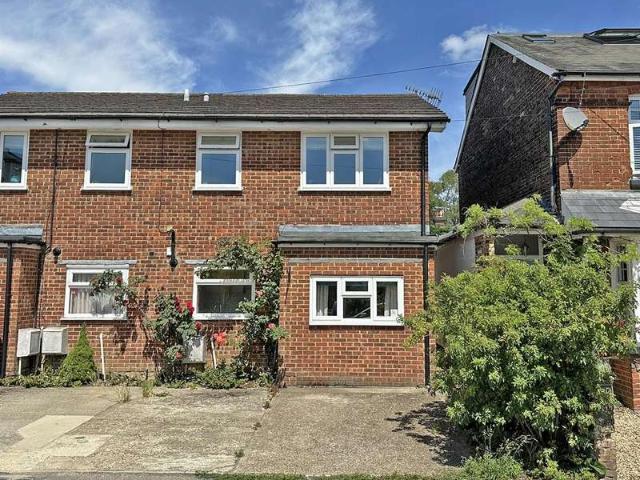 Flat for sale in Red Hill, Surrey