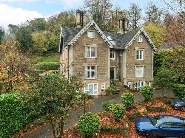 Flat for sale in Holloway Hill, Fole