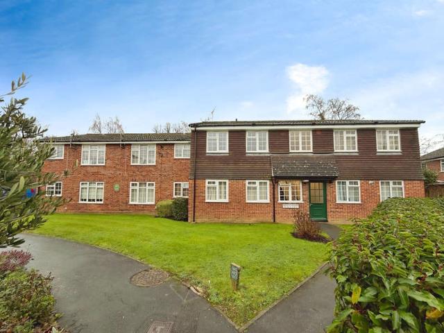 Flat for sale in Wickhurst Green, Horsham