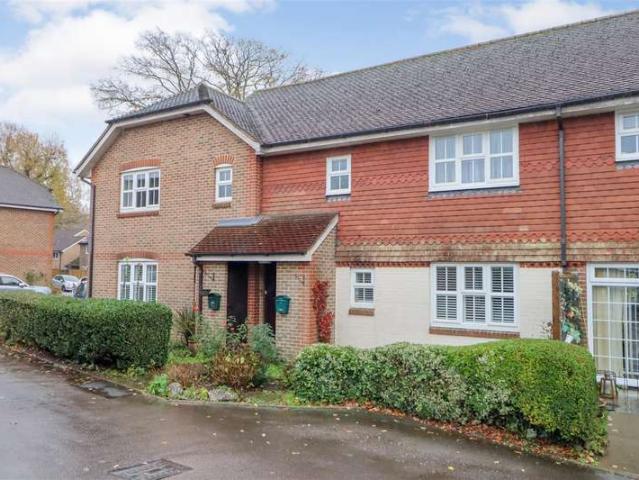 Flat for sale in Tedfold, Horsham