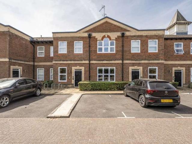 Flat for sale in Thatcham, West Berkshire