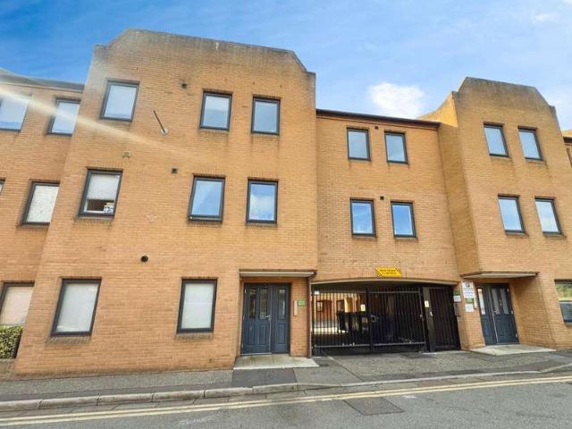 Flat for sale in Peterborough