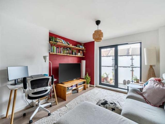 Flat for sale in Leyton, Greater London