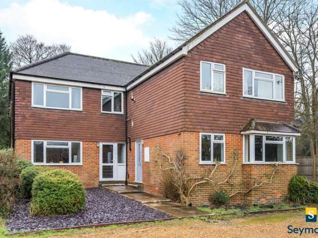 Flat for sale in Shalford, Westborough