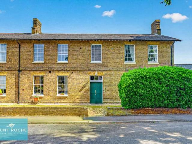 Flat for sale in North Shoebury, Alton Barnes